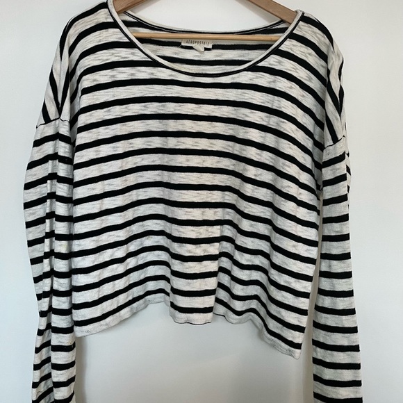 Stripe mid length sweater and long sleeve 🖤 - Picture 2 of 2